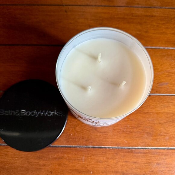 NEW WELCOME HOME 3-Wick 14.5oz Candle Bath & Body Works - Picture 2 of 3